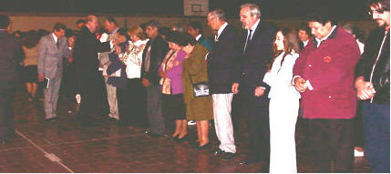   Tony prays for the ministers and workers at end of crusade